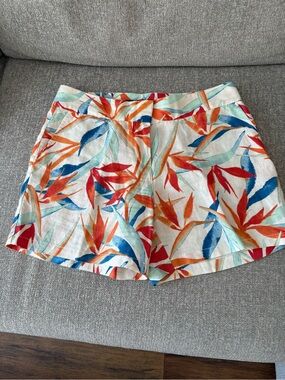 Tommy Bahama White Linen-Blend Shorts with Red, Orange, Blue & Aqua Leaf Print